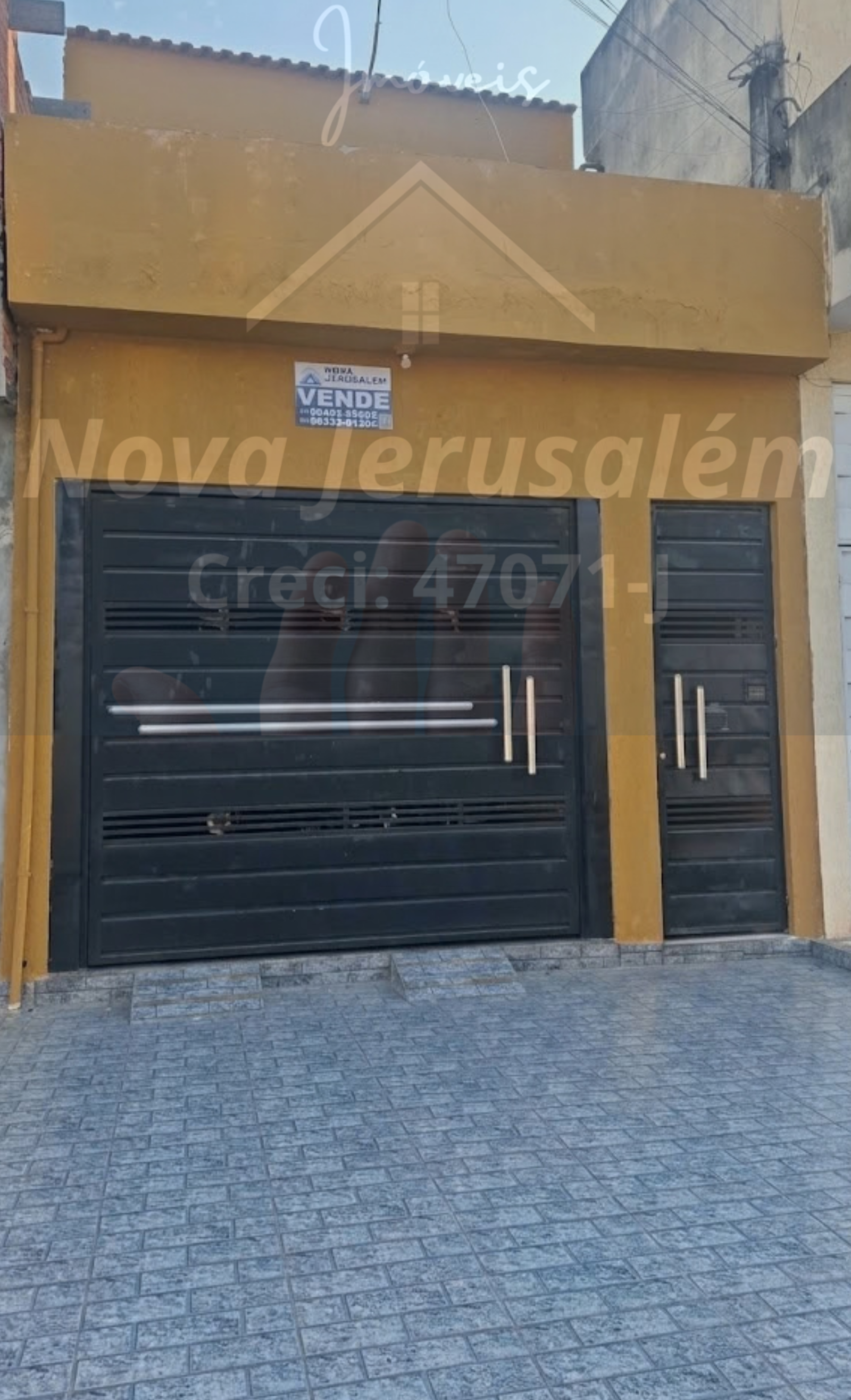 Sobrado com opção de 2 Casas + Salão Comercial.